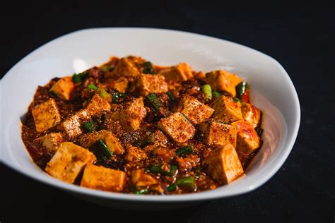  Huanggangse Tofu Mapo: Een pittige en aangenaam romige tofu-schotel die je smaakpapillen zal verwennen!