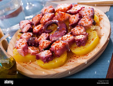  Pulpo á la Gallega: Een sappig en hartstochtelijk Spaans zeevruchten gerecht!