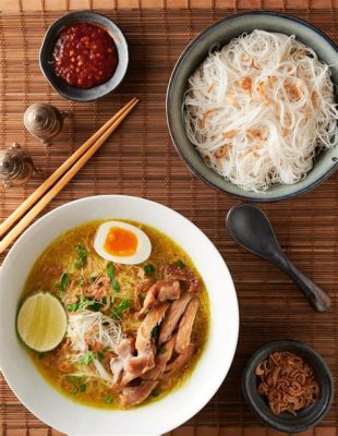  Soto Ayam Rembang - Een romige kippensoep met een pikante twist van sambal en limoengras!