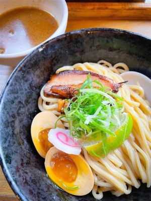  Tsukemen: De perfecte harmonie van rijke bouillon en stevige noedels!